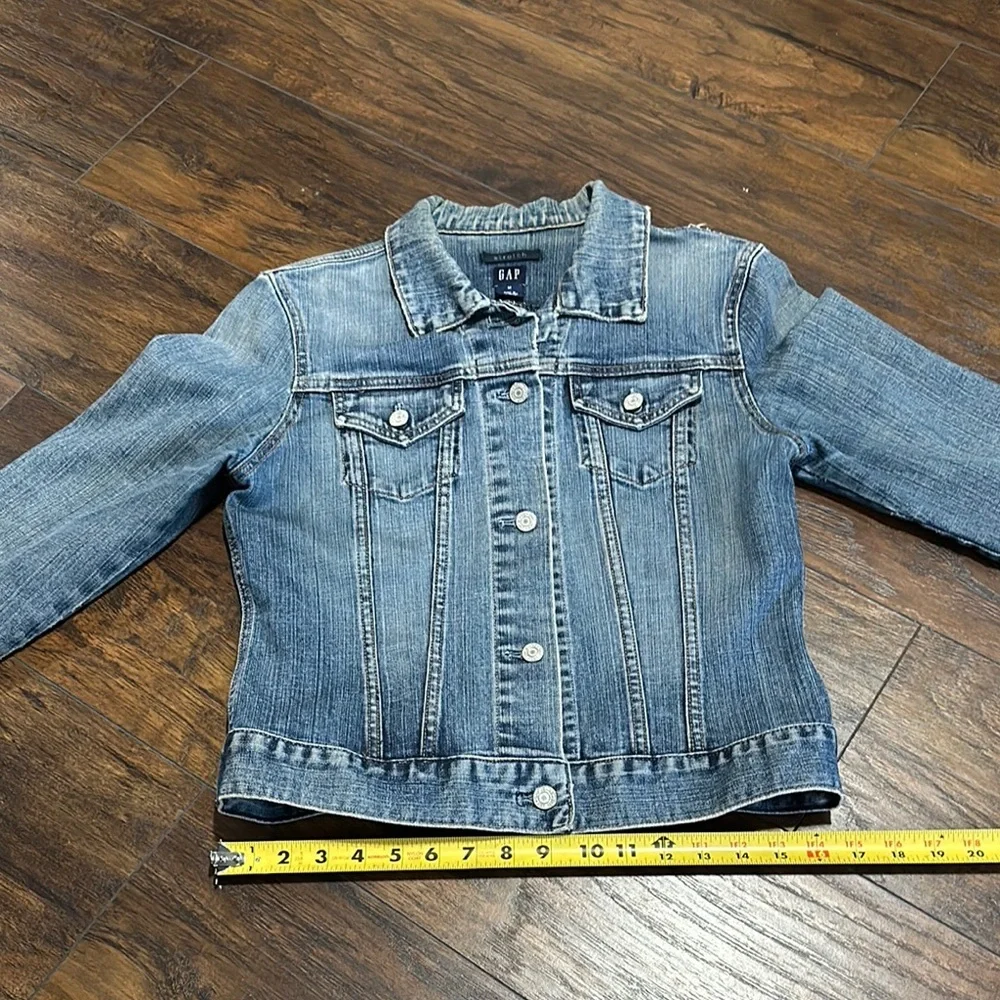 GAP Distressed Faded Frayed Rugged Whitewashed Blue Denim Women’s Jacket M